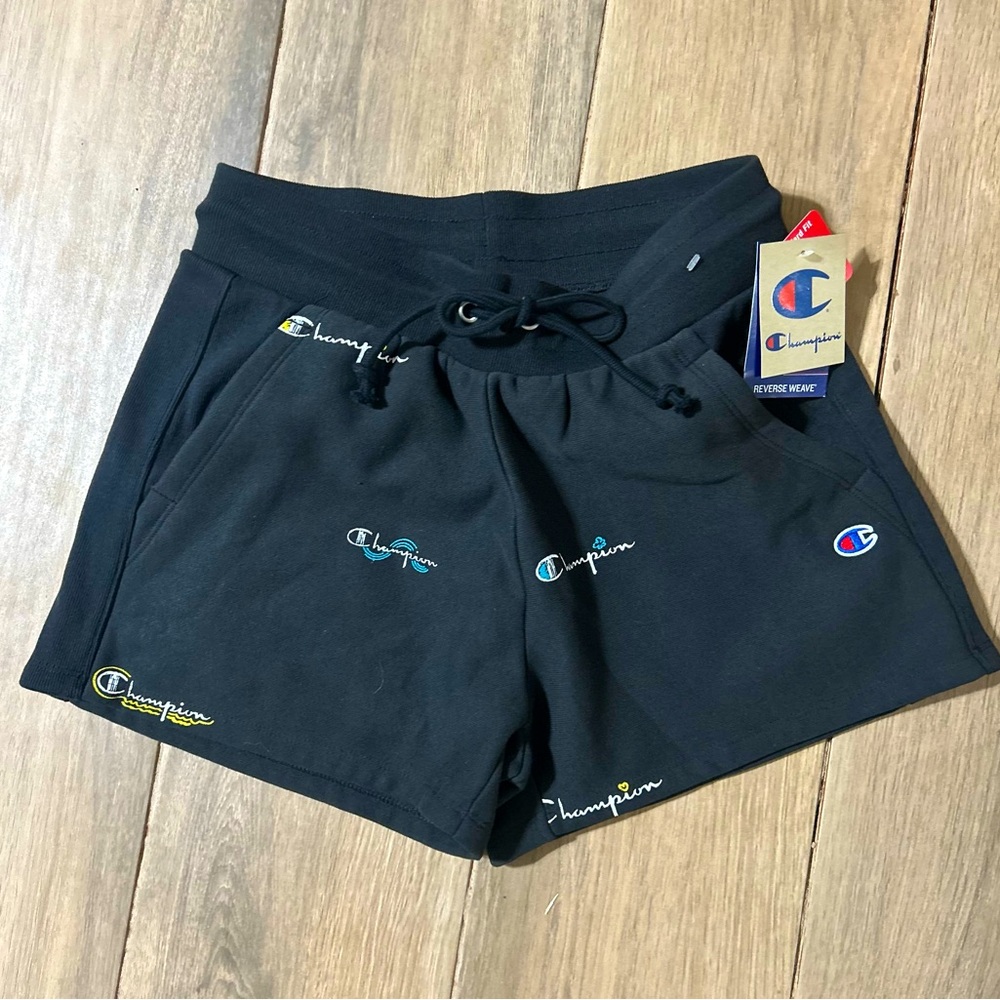 Champion Medium Black Women’s Fleece heavyweight athletic shorts logo pockets